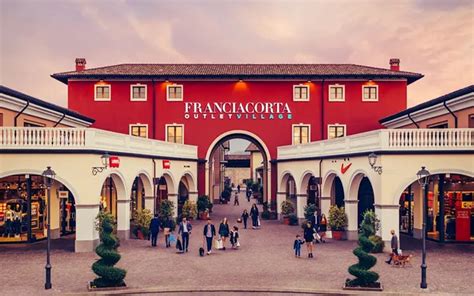 outlet shopping milan.